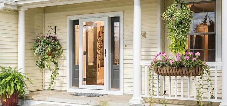 screen door installation in Lake Forest